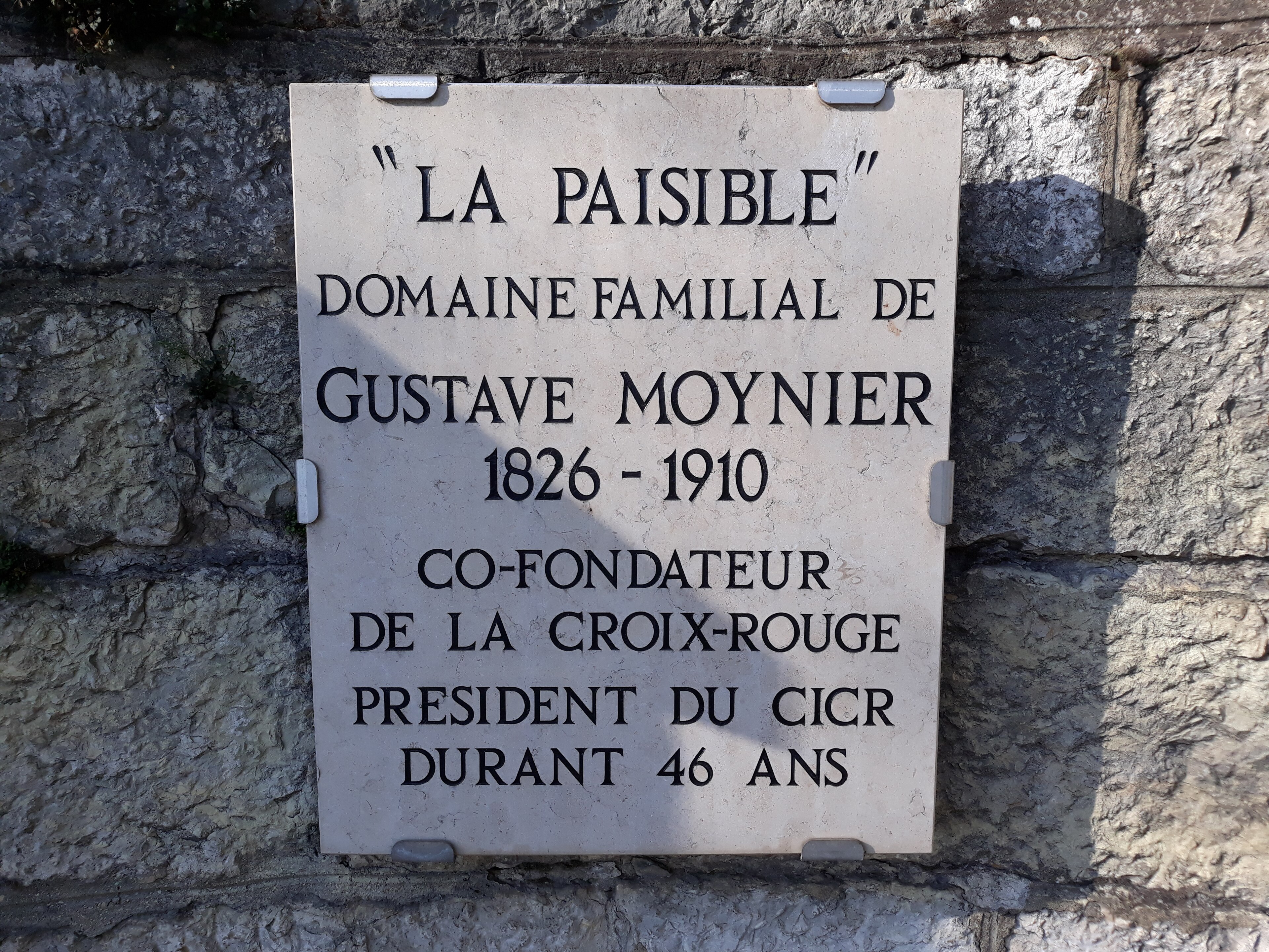 villa « La Paisible », rue de Gex à Ferney-Voltaire. « former residence of Gustave Moynier's family ». Attention : à ne pas confondre avec la villa Moynier de G