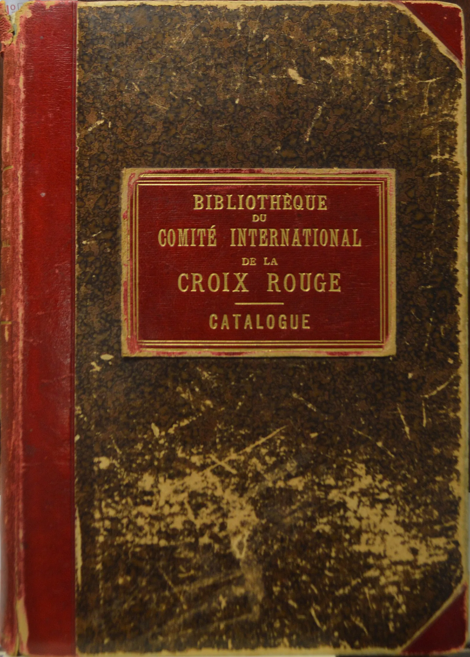 couverture du premier catalogue de la bibliothèque du Comité international de la Croix-Rouge, rédigé de la main de Moynier. « handwritten by its first and…