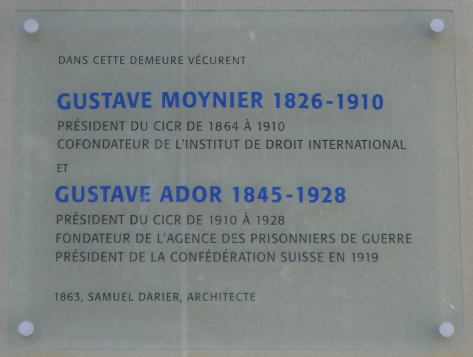 plaque commémorative sur l'ancienne demeure genevoise de Gustave Moynier et de son neveu Gustave Ador. « at the prestigeous Rue de l'Athénée 8 in Geneva »…